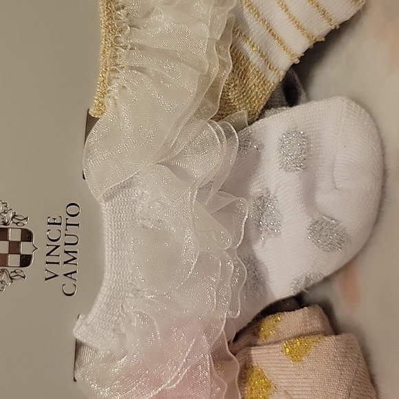 NWT Vince Camuto Baby Girl Socks - Picture 3 of 5